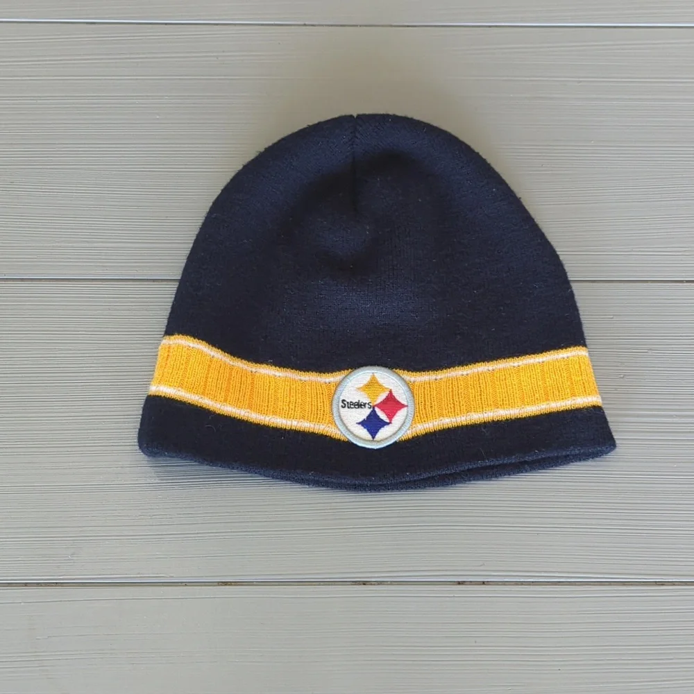 Pittsburgh Steelers NFL Team Apparel Youth Black & Gold Knit Logo Hat
